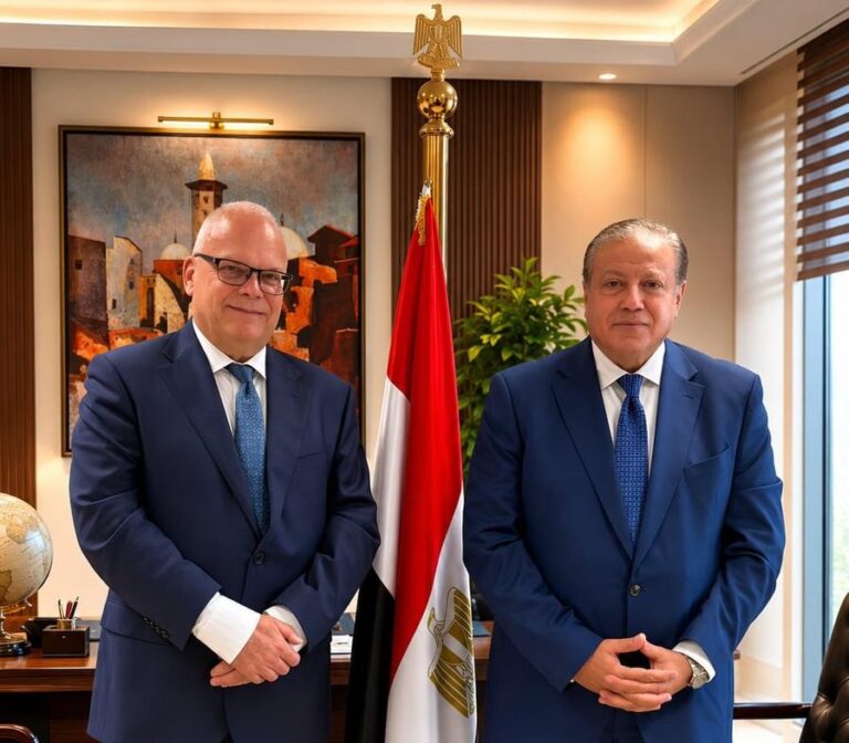 السفير